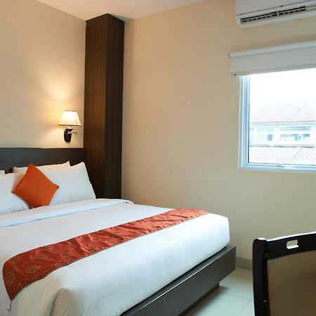 Winstar Hotel Пеканбару Екстериор снимка