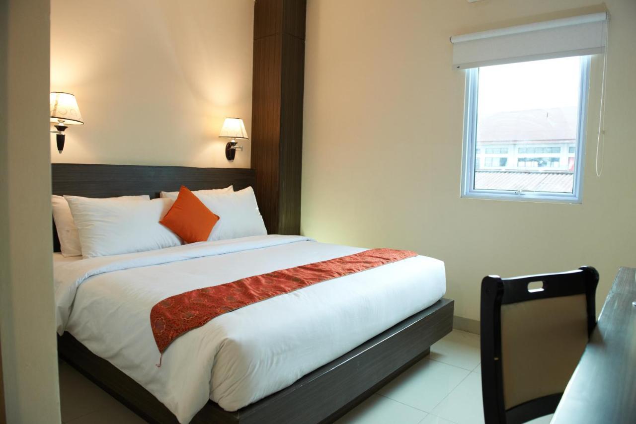 Winstar Hotel Пеканбару Екстериор снимка