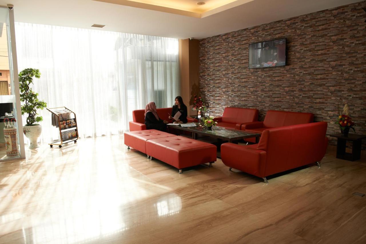 Winstar Hotel Пеканбару Екстериор снимка
