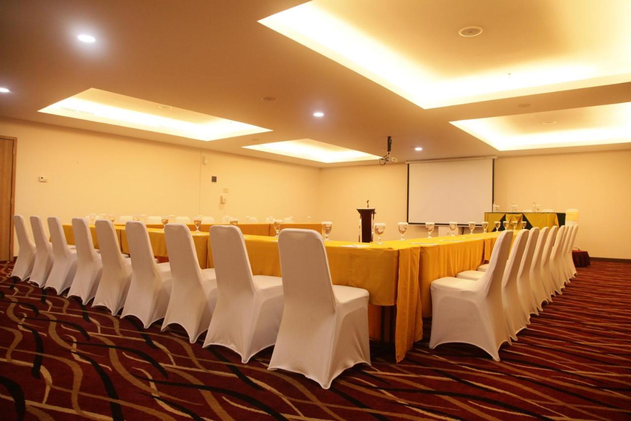 Winstar Hotel Пеканбару Екстериор снимка