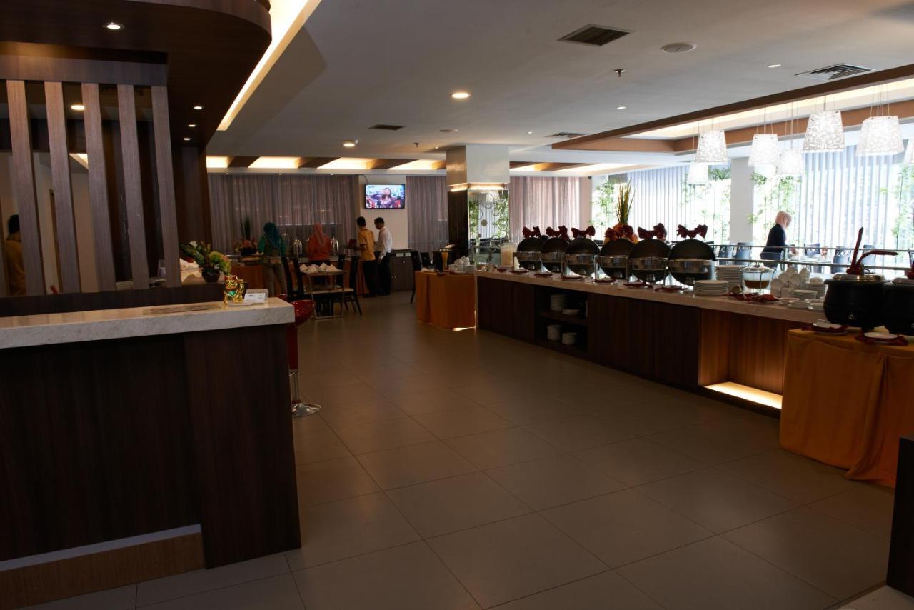 Winstar Hotel Пеканбару Екстериор снимка
