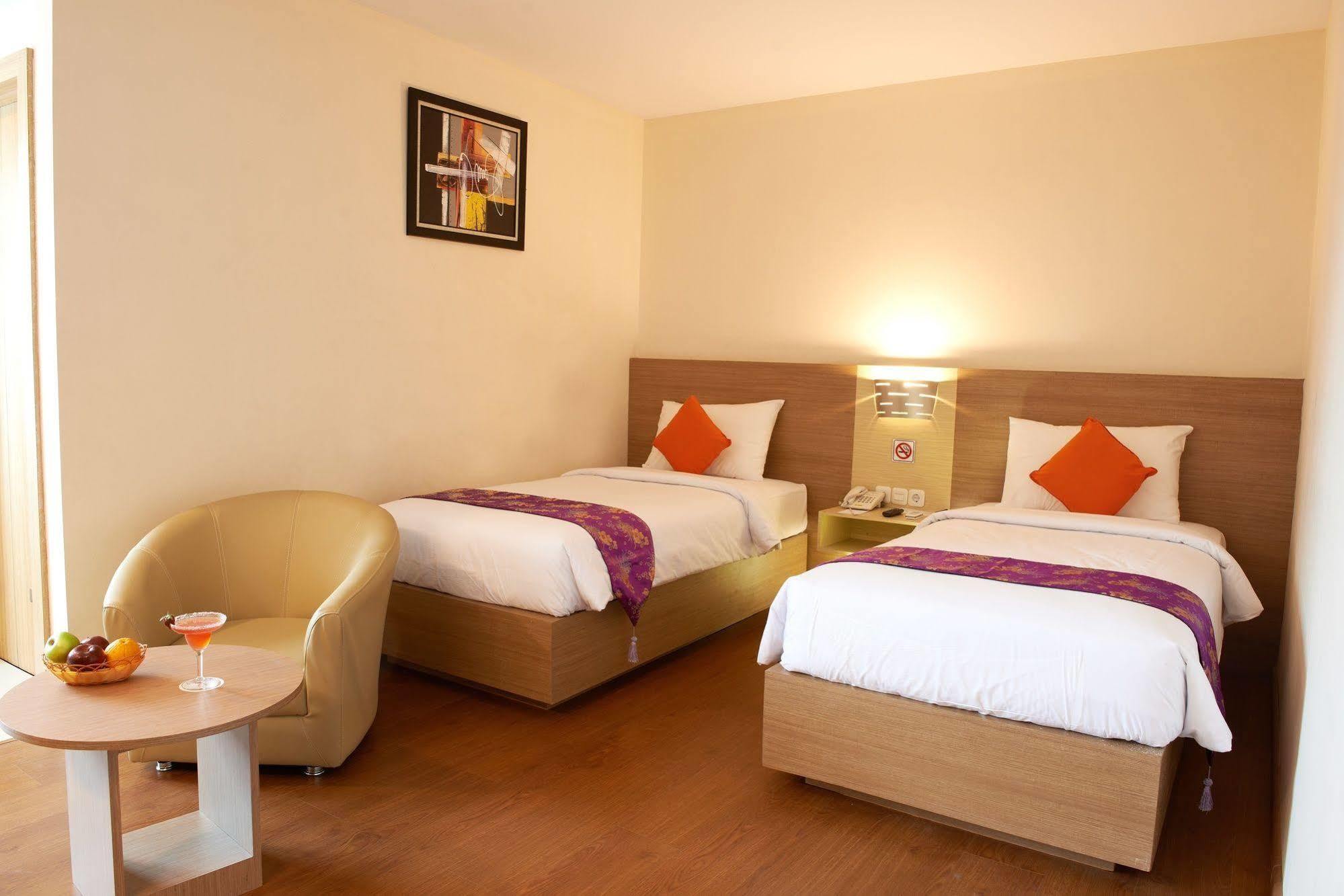 Winstar Hotel Пеканбару Екстериор снимка