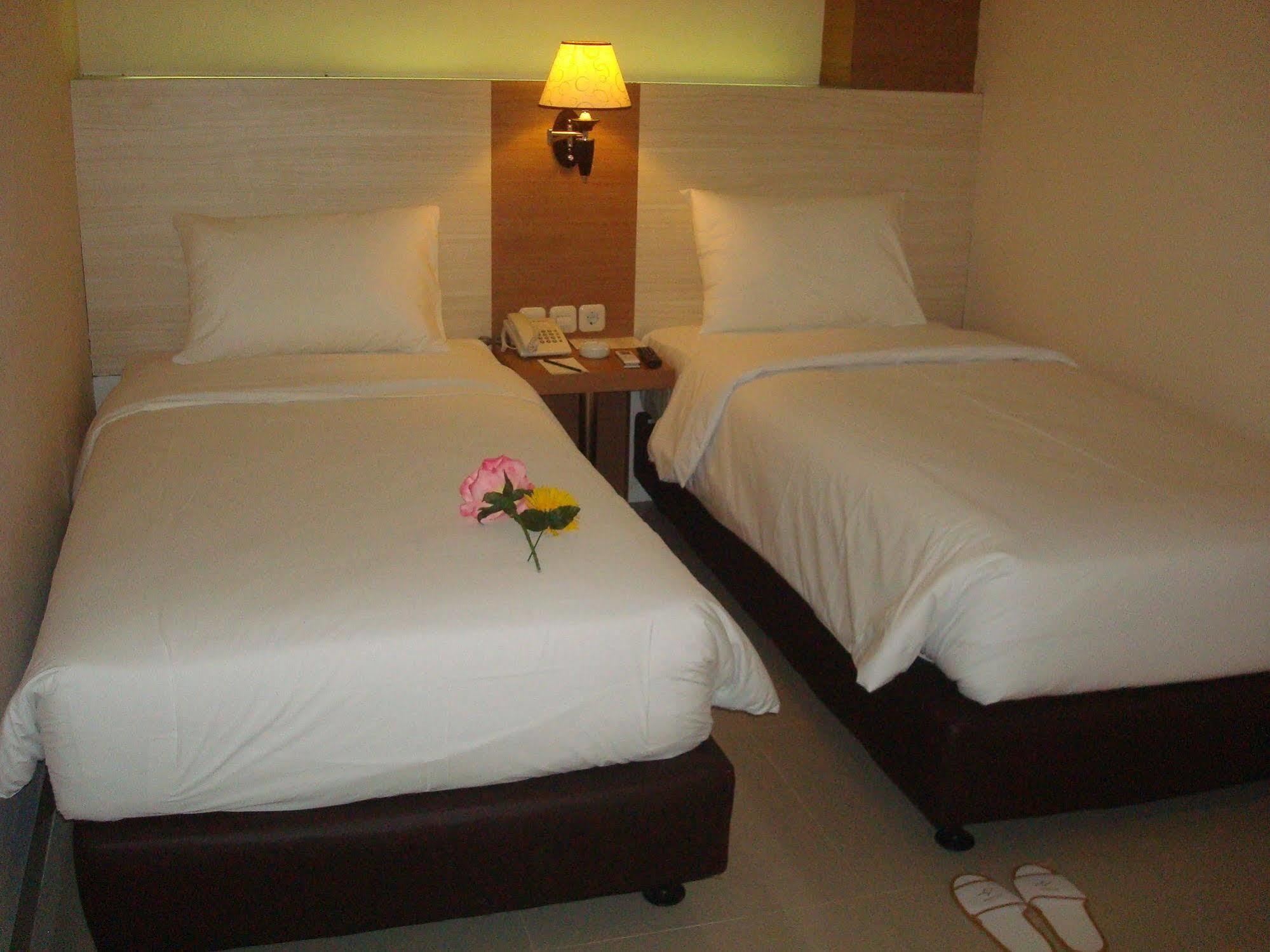 Winstar Hotel Пеканбару Екстериор снимка