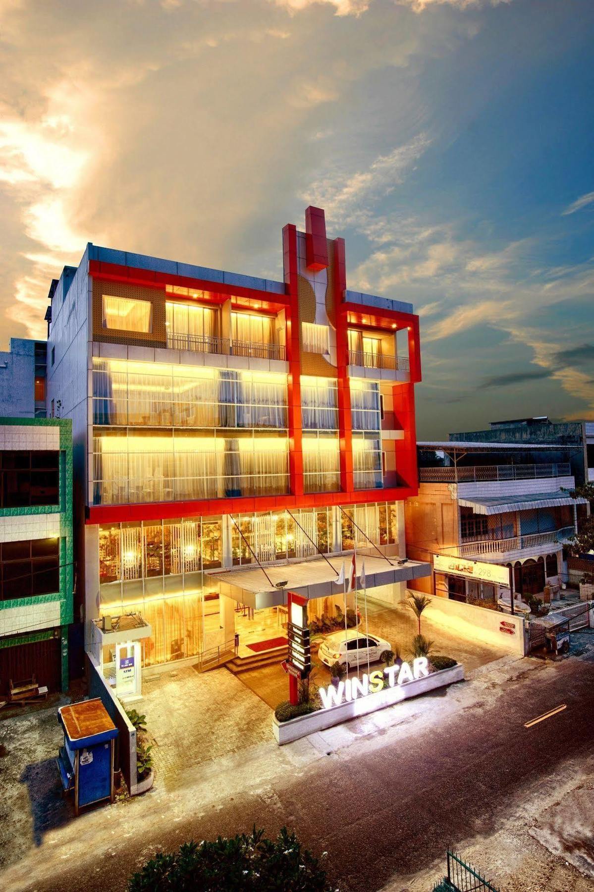 Winstar Hotel Пеканбару Екстериор снимка