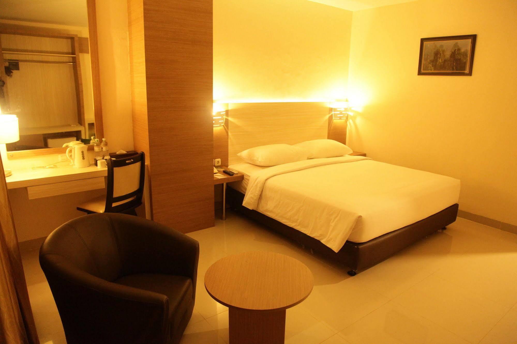 Winstar Hotel Пеканбару Екстериор снимка