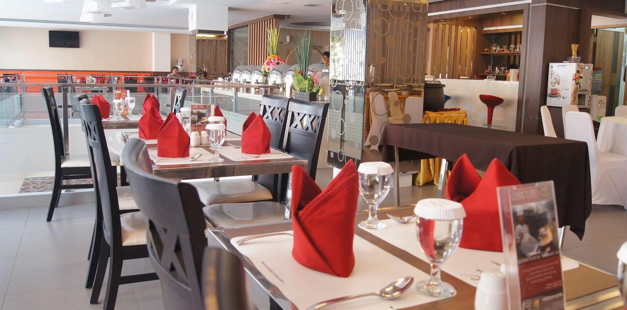 Winstar Hotel Пеканбару Екстериор снимка